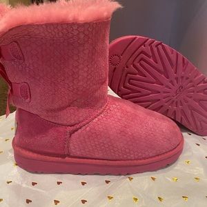 Bright pink shiny Bailey bows (2 bows) Ugg’s big girl 3.